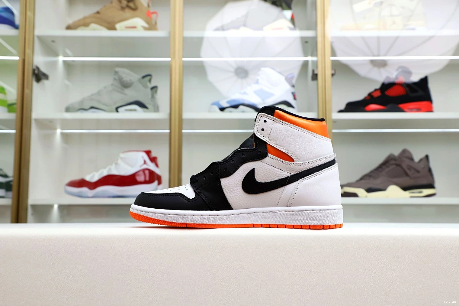 Electro Retro Air Jordan 1 Orange' High OG 0806